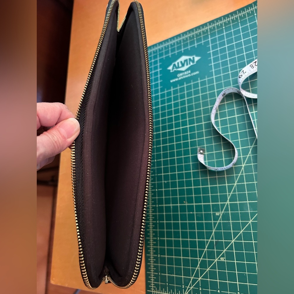Kate Spade Tech Padded Sleeve/ Bag - Picture 9 of 9